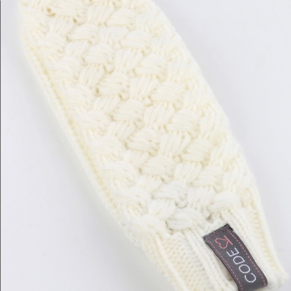 White Basket Weave Knit Mittens - Picture 3 of 3